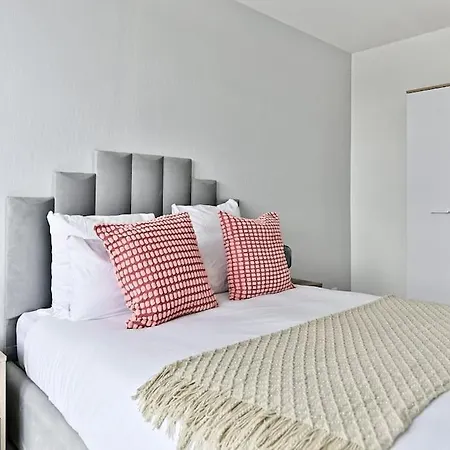 Lumineux En Banlieue Parisienne - Iii Apartment *